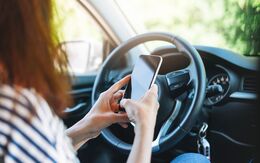 Auto Handy-min.jpeg Adobe Stock