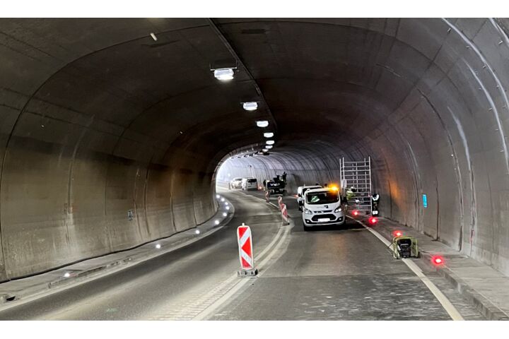 Arbeiten in der Wanner Niedernhofen auf der B320.