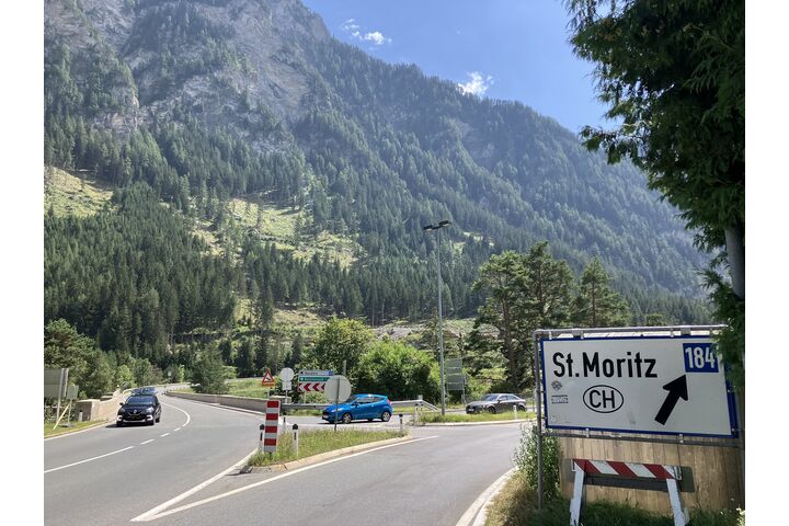 Kreuzungsbreich Reschenstraße mit der Engadinerstraße