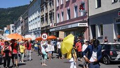 Menschen bei einer Demonstration in Bregenz