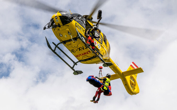 Christophorus 14 - Pilotprojekt mit Rettungswinde Christophorus 14 - Bergung mit Rettungswinde