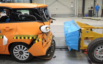 Crashtest 3. Sitzreihe ÖAMTC