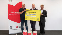 VATC radelt Spendenscheckübergabe an Ronald McDonald Haus Feldkirch (v.l.n.r. Kurt Fercher, Loek Versluis und Direktor Michael Kubesch)