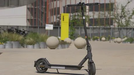 E-Scooter in Ansicht von der Seite