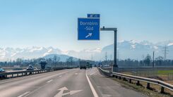 Rheintal Autobahn mit Hinweisschild Abfahrt Dornbirn Süd