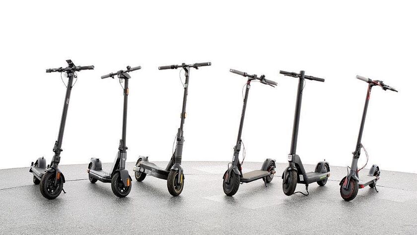 Akkus von sechs aktuellen E-Scootern untersucht.