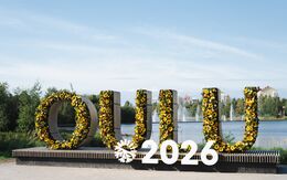 Auf dem Foto ist der Schriftzug der finnischen Stadt Oulu zu sehen, jener Stadt, die im Jahr 2026 Europäische Kulturhauptstadt ist.