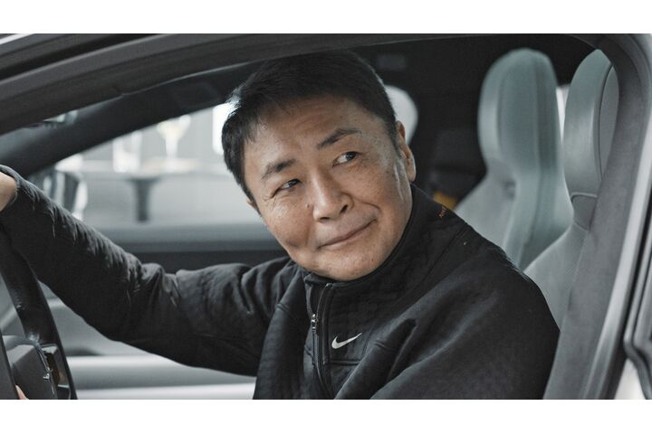 Kazunori Yamauchi am Steuer im Polestar 5.