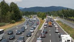 Starkes Verkehrsaufkommen auf der Autobahn A10 in Salzburg