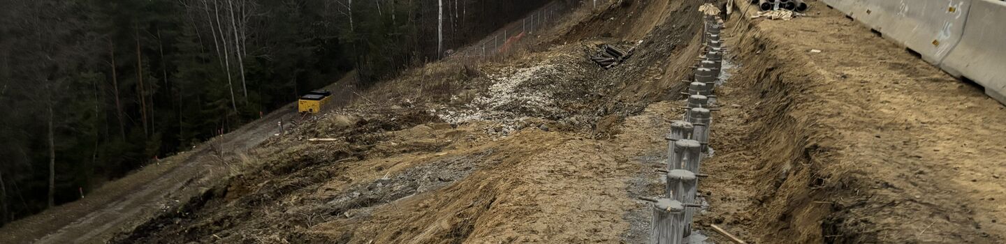 Zu sehen ist ein Hangrutsch auf der Süd Autobahn.