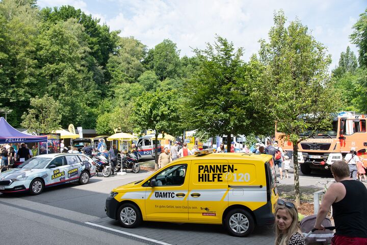 Beim Aktionstag "Helfer erleben" wurden die Einsatzorganisationen vor dem Vorhang geholt.