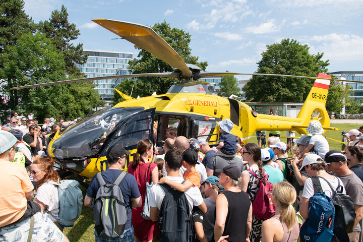 Beim Aktionstag "Helfer erleben" wurden die Einsatzorganisationen vor dem Vorhang geholt.