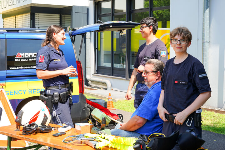 Beim Aktionstag "Helfer erleben" wurden die Einsatzorganisationen vor dem Vorhang geholt.