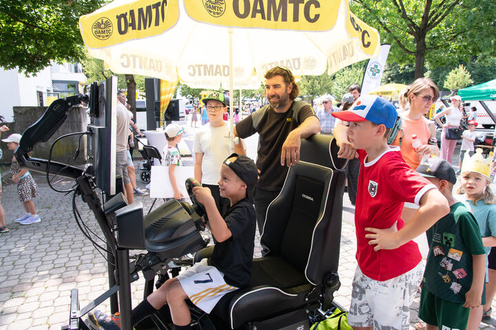 Beim Aktionstag "Helfer erleben" wurden die Einsatzorganisationen vor dem Vorhang geholt.