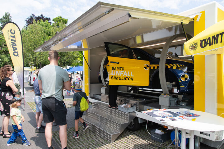 Beim Aktionstag "Helfer erleben" wurden die Einsatzorganisationen vor dem Vorhang geholt.