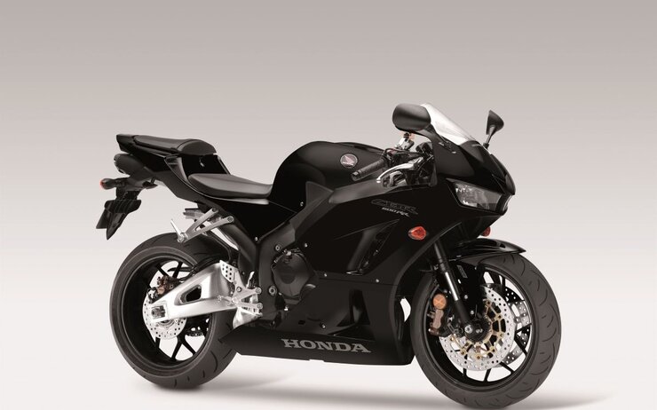 Stehendes Motorrad.