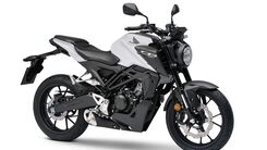 Stehendes Motorrad.
