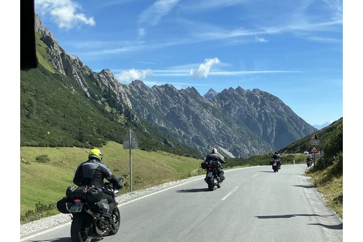 Motorradfahrer am Hahntennjoch