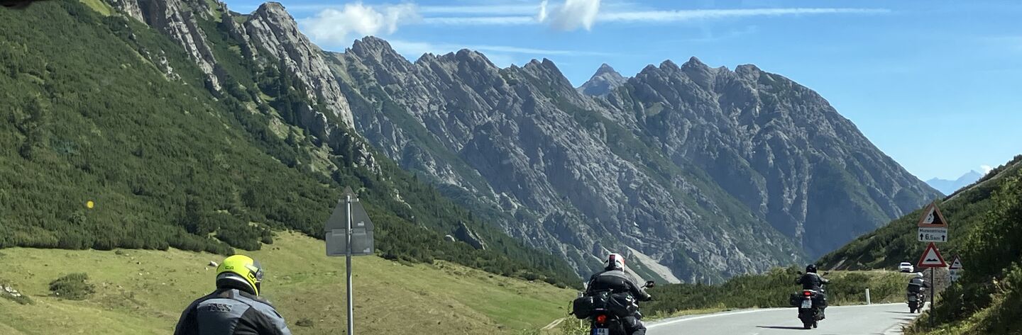 Motorradfahrer am Hahntennjoch