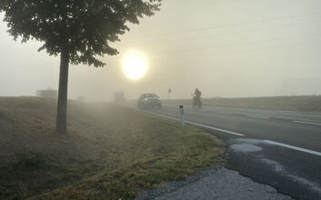 Herbst auf den Straßen: Tiefstehende Sonne, Nebel und rutschiges Laub ÖAMTC/Kudlacek