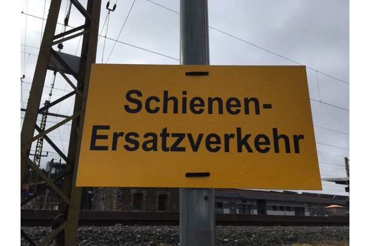 Schild Schienenersatzverkehr
