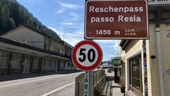 Schild Reschenpass, 1456 Meter über dem Meer