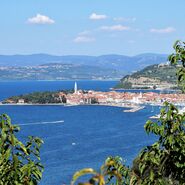 Blick aufs Meer und die Stadt Izola in Slowenien