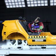 Beim simulierten Crashtest fliegt der Reecle 360 (ZA i-Size) durchs potenzielle Fahrzeug.