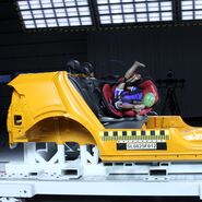 Beim simulierten Crashtest fliegt der Reecle 360 (ZA i-Size) durchs potenzielle Fahrzeug.