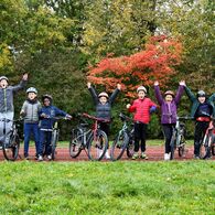 Gruppenbild der Kinder, die beim ÖAMTC Kinderfahrradtest 2026 mitgemacht haben