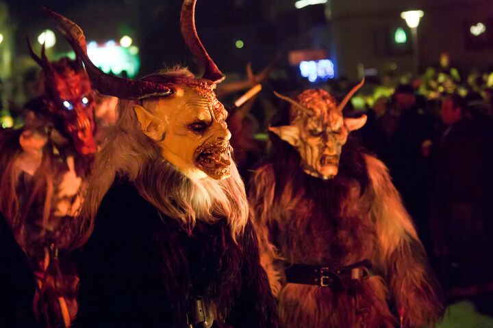 Krampusse bei einem Krampuslauf