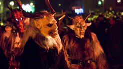 Krampusse bei einem Krampuslauf