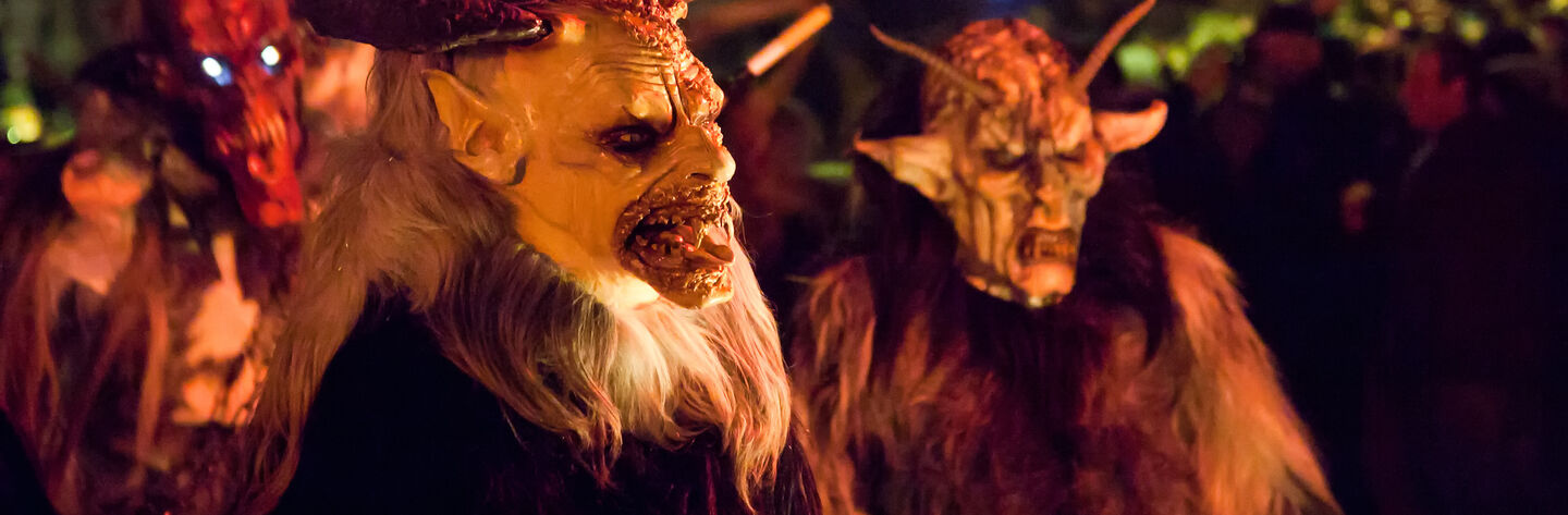 Krampusse bei einem Krampuslauf