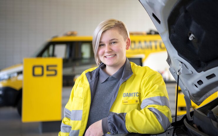 Lea Schäfer ist eine von 22 Lehrlingen beim ÖAMTC Oberösterreich Lea Schäfer.jpg ÖAMTC/Laresser