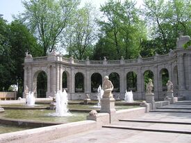 Brunnen mit Statuen
