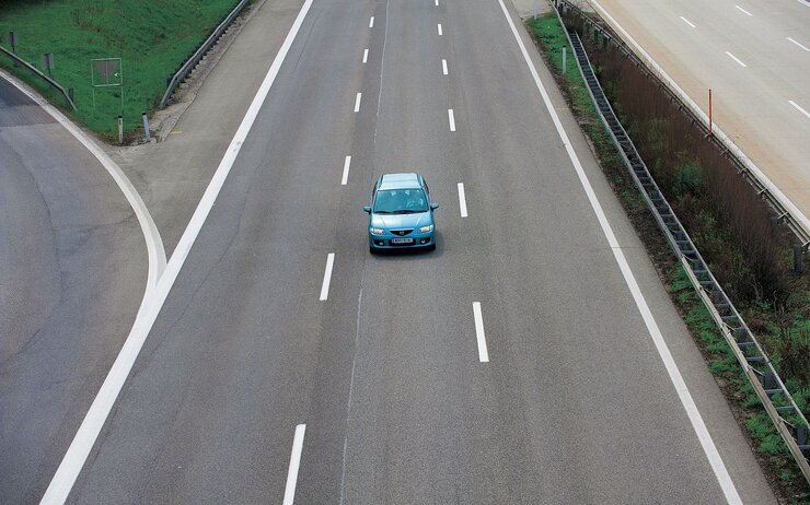 Mittelspurfahrer - Rechtsfahrgebot Rechtsfahrgebot ÖAMTC / at