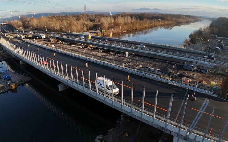 Alte und neue Murbrücke im Zuge der A2 bei Graz