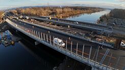 Alte und neue Murbrücke im Zuge der A2 bei Graz