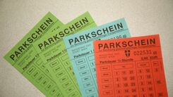 verschiedene Parkscheine sind aufgefächert