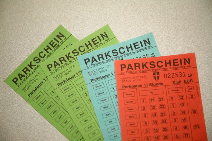 verschiedene Parkscheine sind aufgefächert