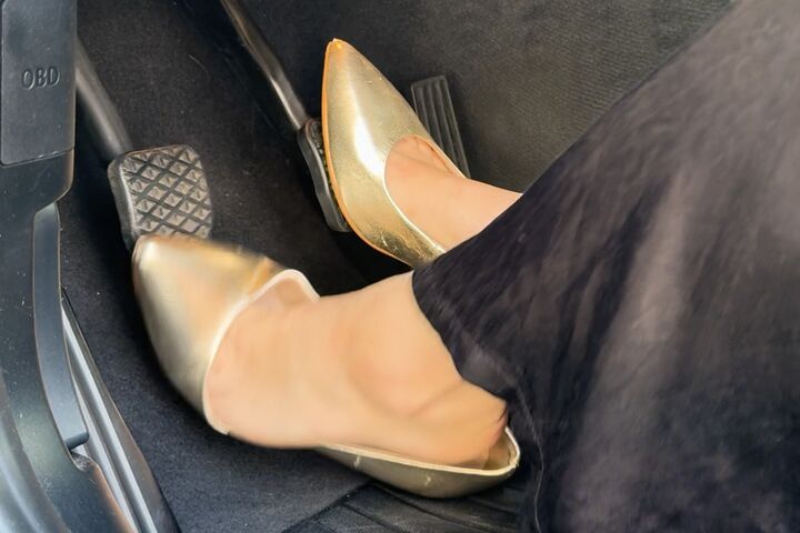 HighHeels sind bei der Kraftübertragung auf Pedale unpraktisch