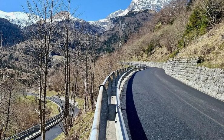 Ein Foto, welches den Plöckenpass bzw. eine Teilstrecke davon zeigt.