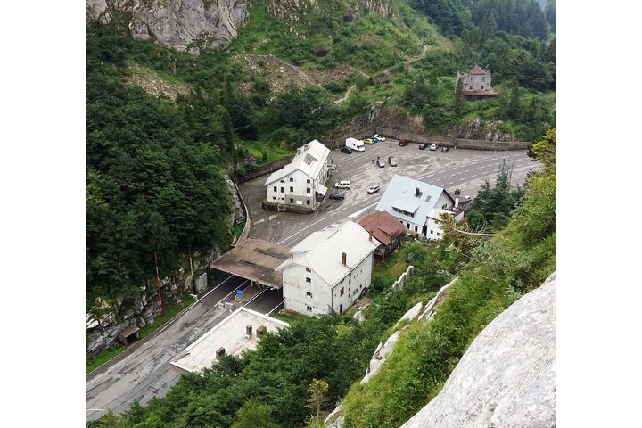 Luftaufnahme des Grenzübergangs Plöckenpass.