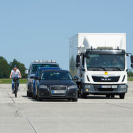 ÖAMTC-Test Lkw-Abbiegeassistenten 2021