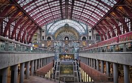 Innenaufnahme der Bahnhofshalle in Antwerpen