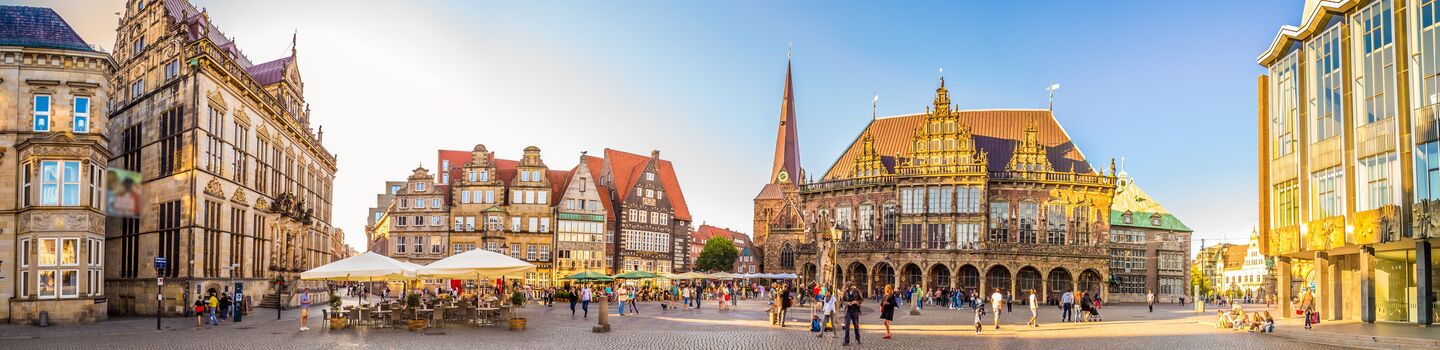Panoramaaufnahme des Marktplatzes in Bremen mit dem Rathaus