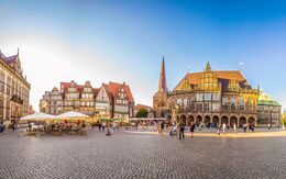Panoramaaufnahme des Marktplatzes in Bremen mit dem Rathaus