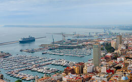 Blick auf Alicante iStock.com / tadasp
