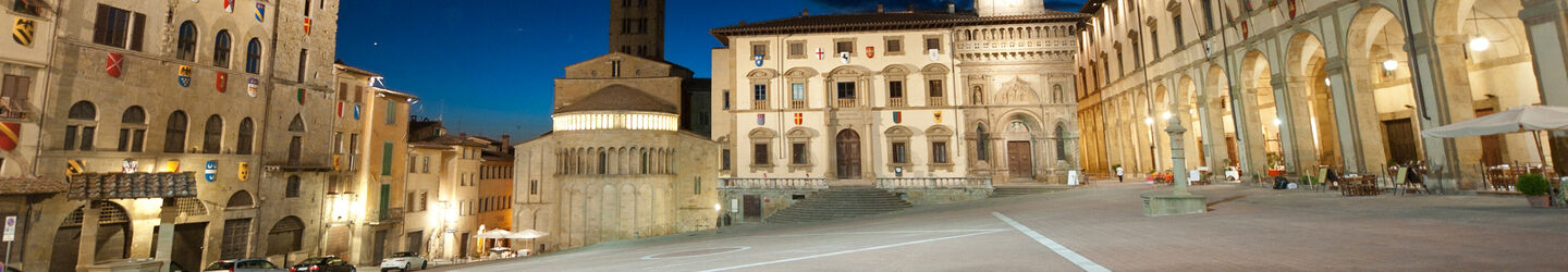 Arezzo bei Nacht iStock.com / clodio