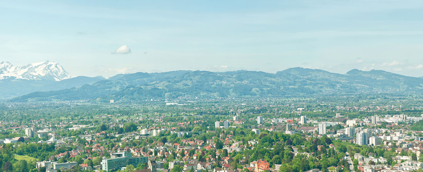 Blick über Bregenz iStock.com / Kerrick